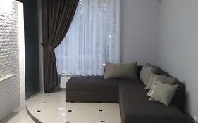 Apartment On Tytova 8